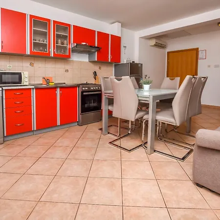 Apartament Ema Ražanj