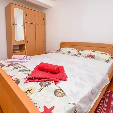 Διαμέρισμα Ema *