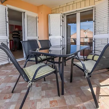 Διαμέρισμα Ema *